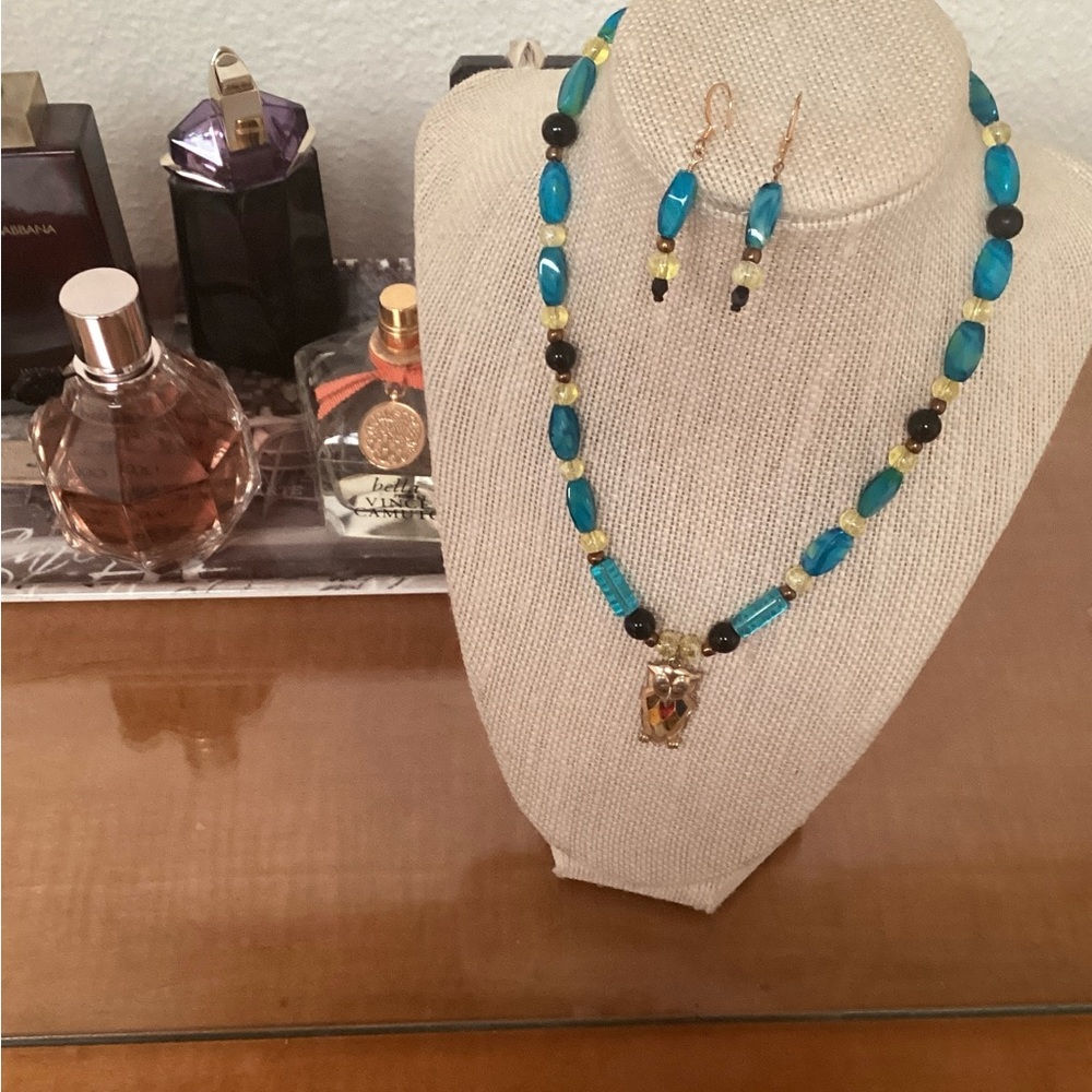 Lot of 5 beaded necklaces one with matching earrings.